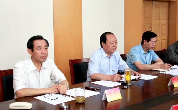3参会领导.JPG
