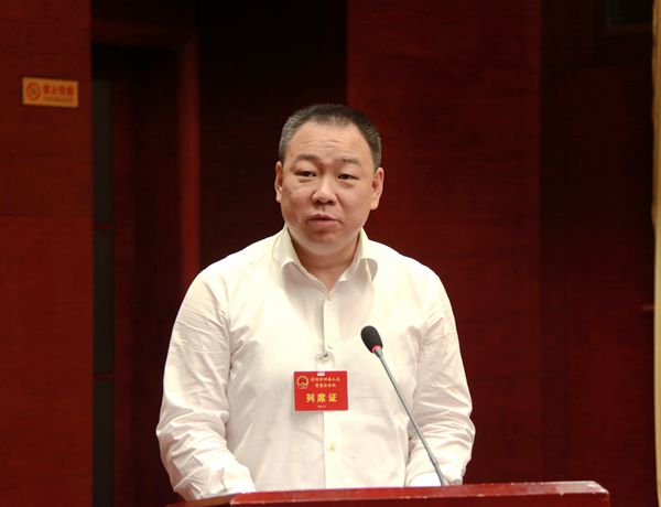 5市委常委、问题是风景区管委会主任赵新年作关于《忻州市五台山风景名胜区条例(草案)》的说明.JPG