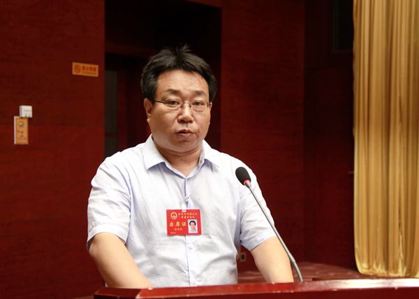 7市人大常委会城环工委主任胡鸣钦作关于《忻州市五台山风景名胜区条例(草案)》研究意见的报告.JPG