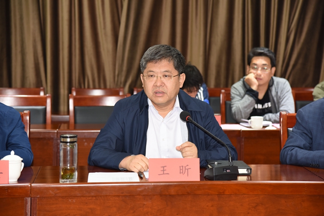静乐县人民政府县长王昕向检查组汇报.jpg