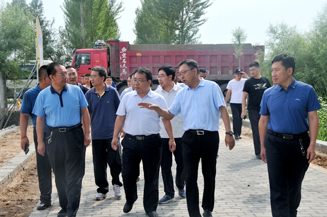 18检查组一行在代县名利千亩荷花基地调研.JPG