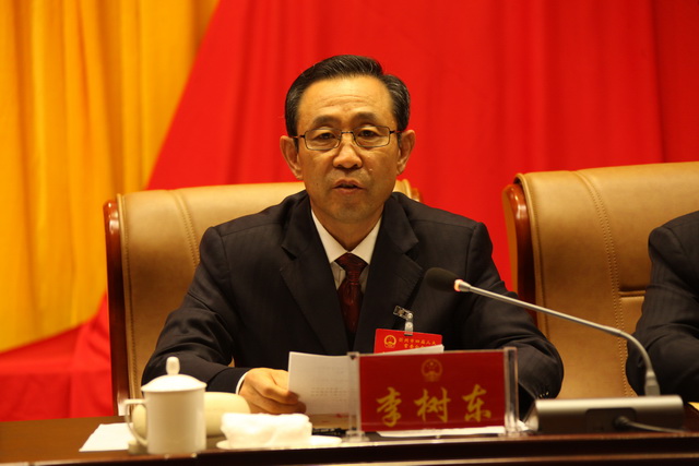 2市人大常委会副主任李树东主持第一次会议_调整大小.JPG