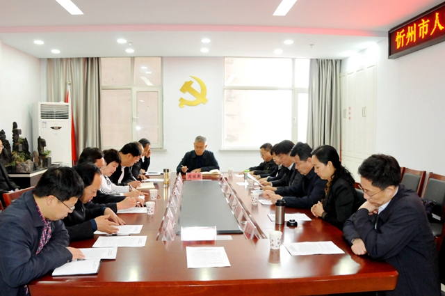 1召开座谈会.JPG.JPG