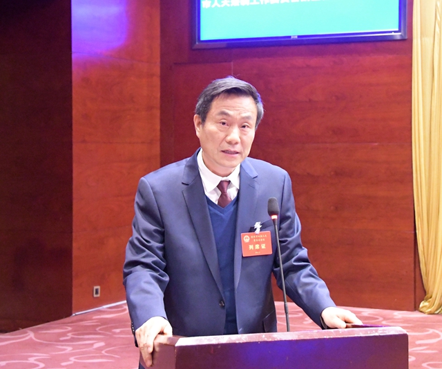 10听取市人大法制工作委员会副主任委员王存珍关于规范性文件备案审查工作情况的报告_副本.jpg