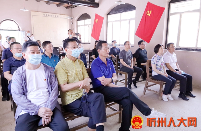 7二中全会参观_副本.jpg