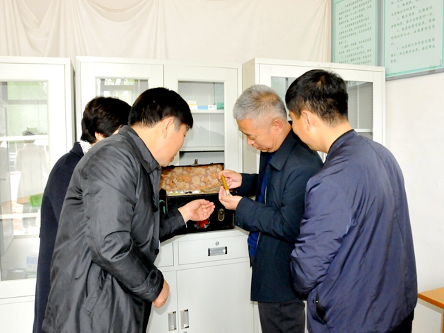 4调研组一行在忻府区兰村乡后堡村卫生院进行实地调研.JPG.JPG.JPG