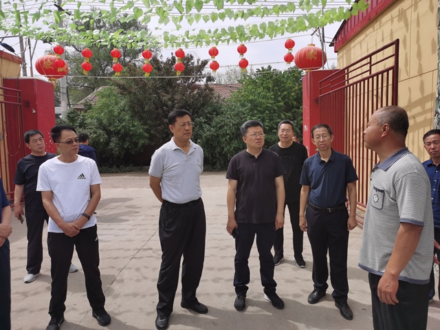 检查组一行在玉海绿色生态园检查.jpg