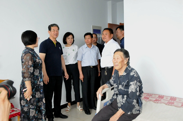 调研组一行深入定襄县仁爱医疗养老医院实地查调研_副本.jpg