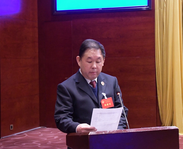 13听取市人民检察院副院长白秀仁关于人事免职议案的说明_副本.jpg