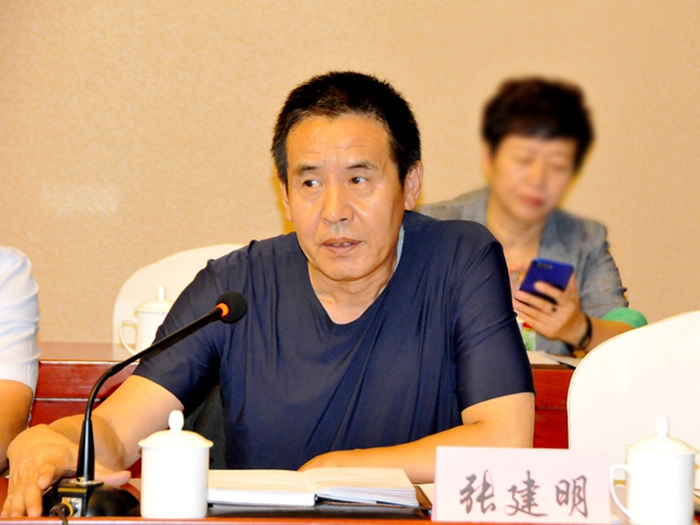 5市应急管理局政策法规科科长张建明作汇报_副本.jpg