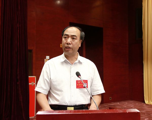 6市人大常委会法工委主任贾宝珠作关于《忻州市电动车管理条例(草案)》研究意见的报告.JPG