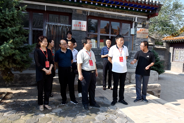 2执法检查组一行在神池县毛主席路居纪念馆视察_副本.jpg