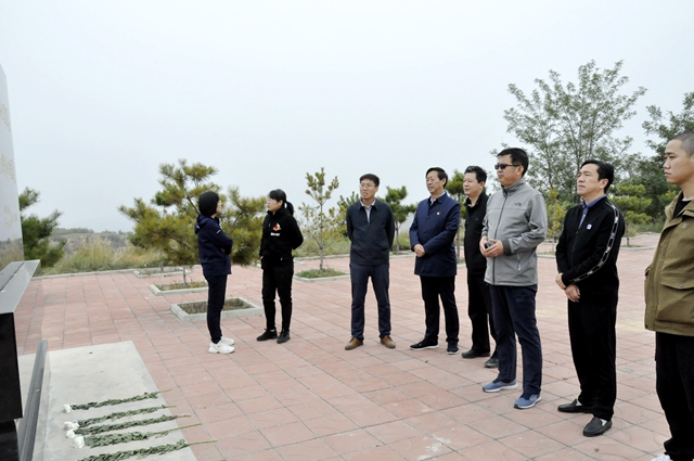 在忻口战役遗址参观_副本.jpg