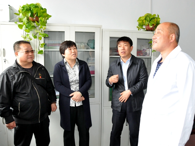 3调研组一行在忻府区兰村乡前野峪村卫生院进行实地调研.JPG.JPG.JPG.JPG