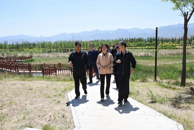 执法检查组一行在繁峙县滹源景区调研.jpg