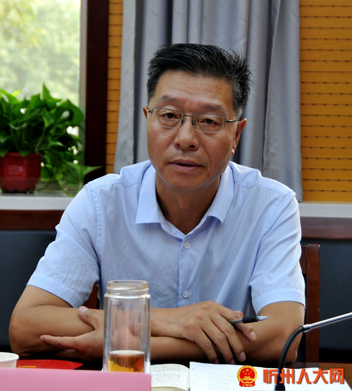 市人大监察和司法委员会主任委员秦东峰主持会议_副本.jpg