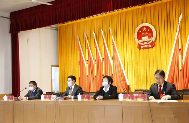 图为主席台就座领导